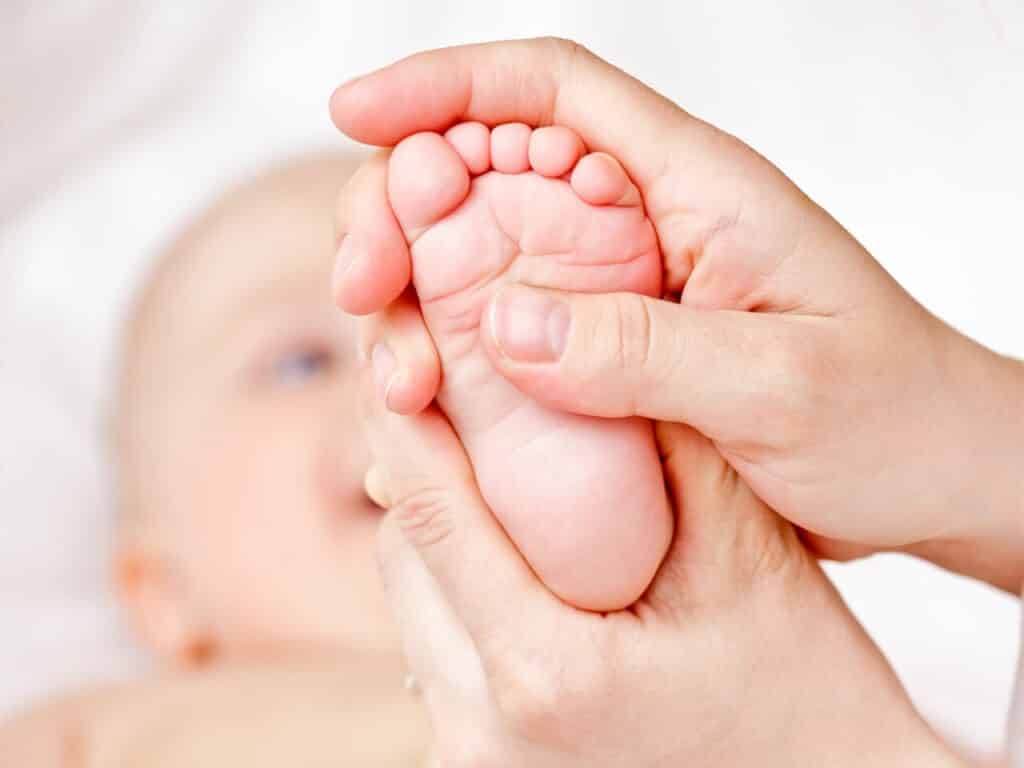 Bebekler için Çıplak Ayaklar